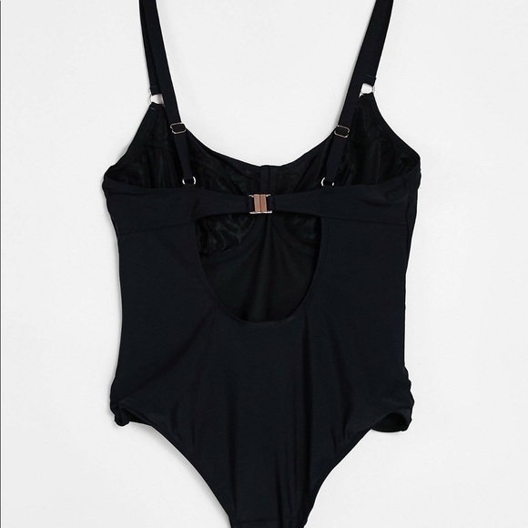 ASOS Curve underwire black swimsuit - Picture 2 of 4